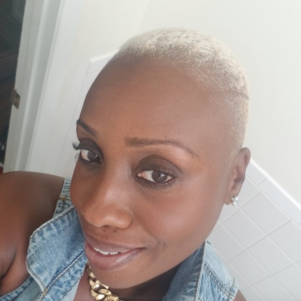 Meet your Posher, Yolande